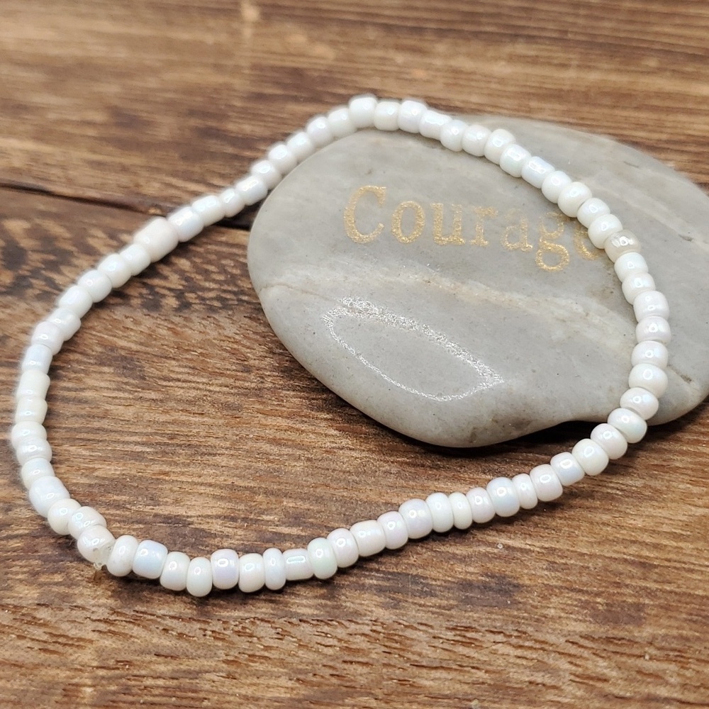 Luminous bone‎ white beaded bracelet B3126